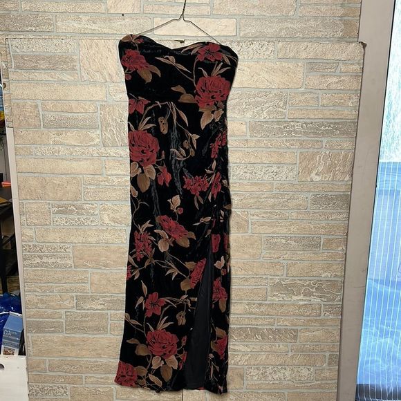 Lulu's Exquisite Black Floral Burnout Velvet Strapless Maxi Dress Size Small - Picture 4 of 14